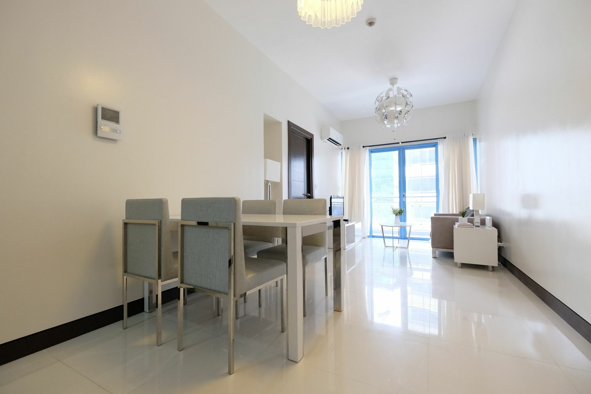 Csuites At Two Central Residences Makati City Exterior foto