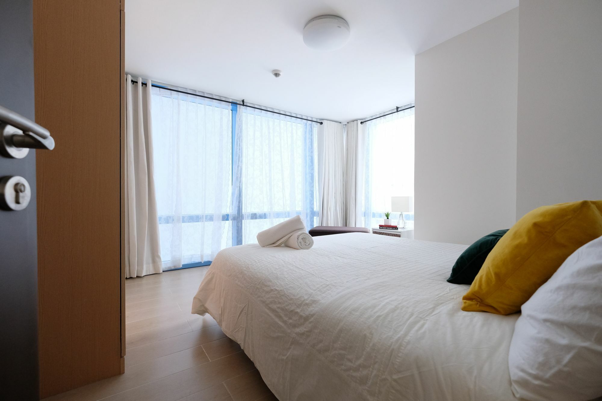 Csuites At Two Central Residences Makati City Exterior foto