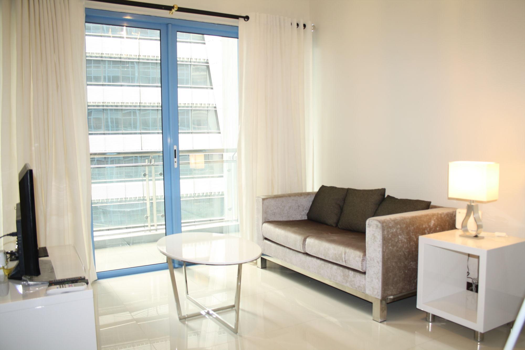 Csuites At Two Central Residences Makati City Exterior foto