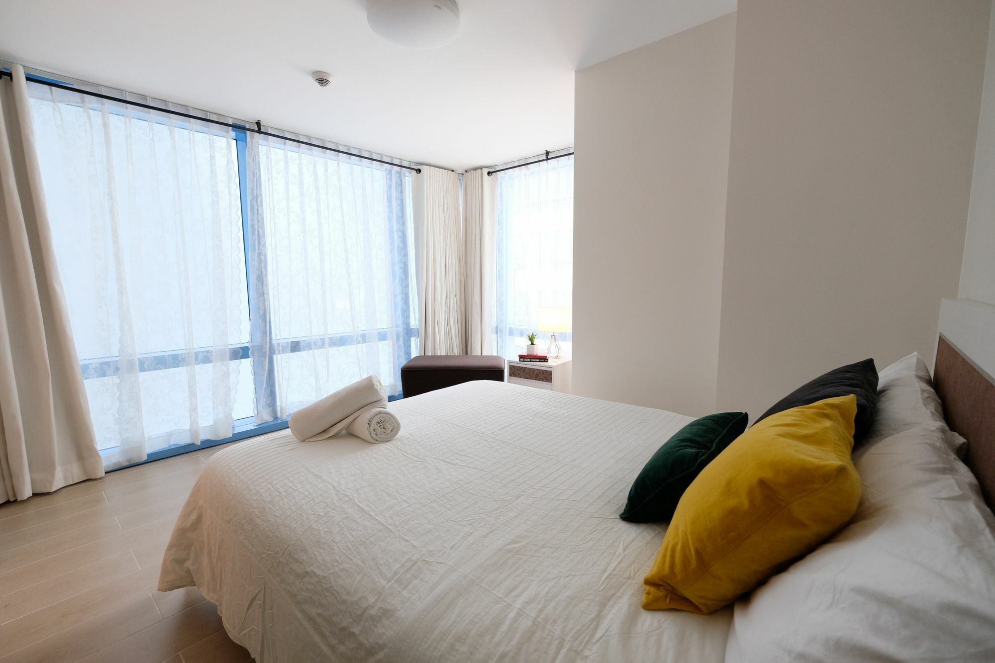 Csuites At Two Central Residences Makati City Exterior foto